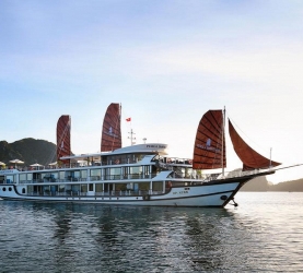 PERLA DAWN LUXURY SAILS LAN HA BAY